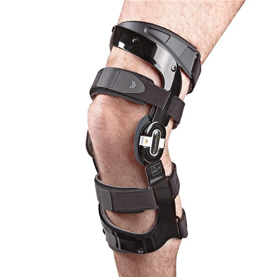 Elite Defender Ligament Knee Brace | Hinged | PhysioRoom